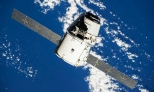 Satélite Space X-4 Dragon - Rawpixel.com/shutterstock.com