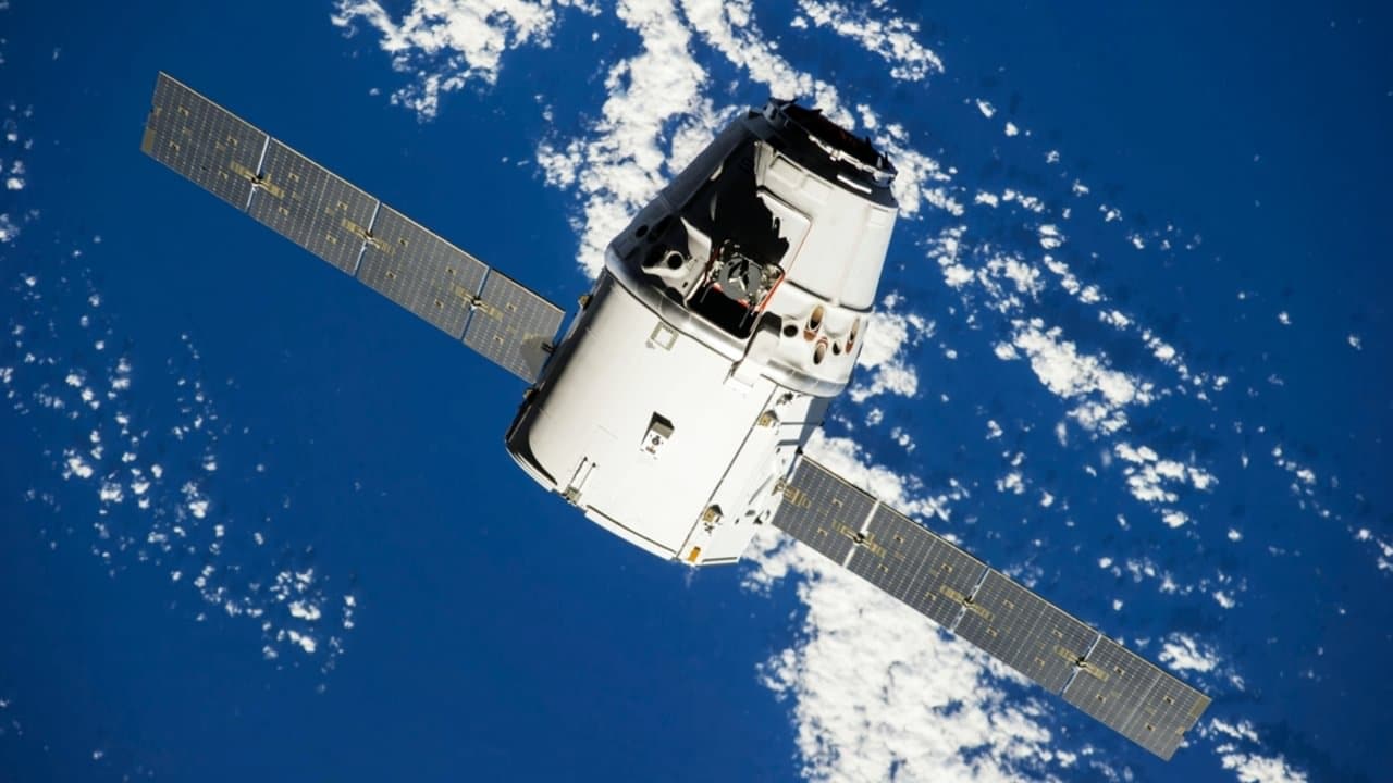 Satélite Space X-4 Dragon - Rawpixel.com/shutterstock.com