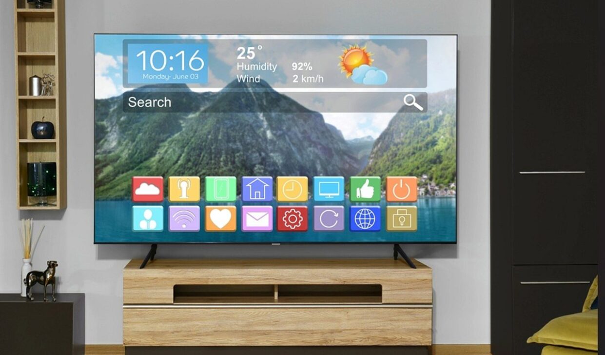smart TV - New Africa/Shutterstock.com