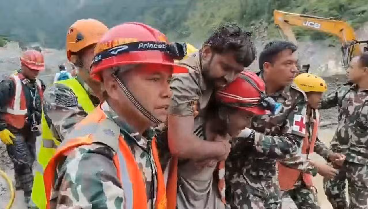 Sobreviventes no Nepal - reprodução X