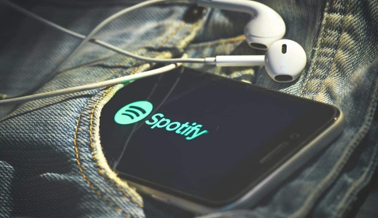 spotify - michelangeloop/Shutterstock.com