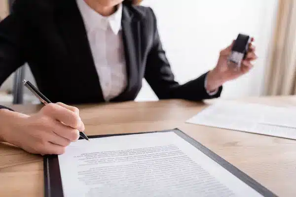 Nova legislação estabelece limite de cinco anos para sanções administrativas a notários e registradores de cartórios
