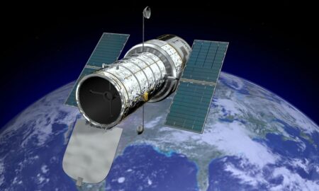 Telesc&oacute;pio espacial Hubble - jamesbenet/ istockphoto.com