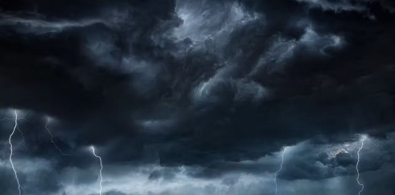 tempestade, raio - Triff/Shutterstock.com