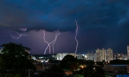 Tempestade, raios - Judson Castro / Shutterstock.com