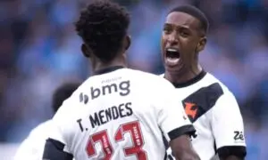 Thiago Mendes e Robert Renan - X/Matheus Lima /Vasco