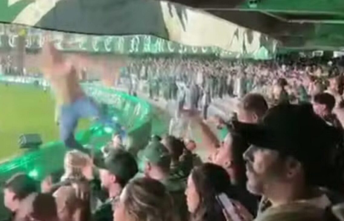torcedor cai de arquibancada durante jogo - Redes Sociais