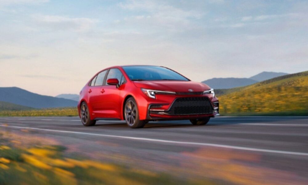 米国トヨタはカローラシリーズ誕生60周年を記念する特別仕様車を北米市場向けに2500台限定で発売し初の専用レッドを設定