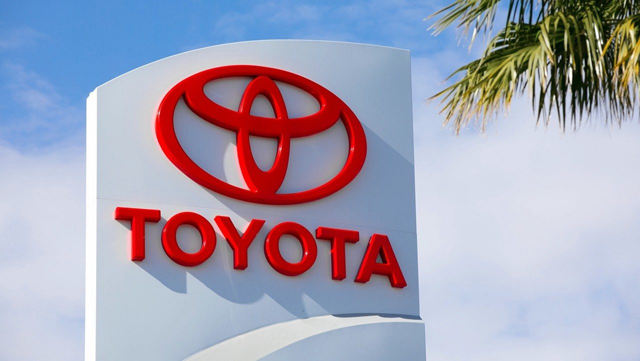 Toyota - RYO Alexandre / Shutterstock.com