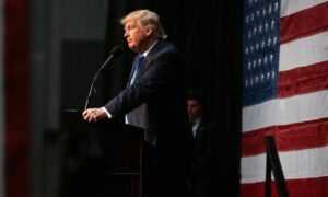 Trump - mark reinstein / Shutterstock.com