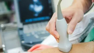 Ultrassom portátil - Pitchayanan Kongkaew/ Istockphoto.com
