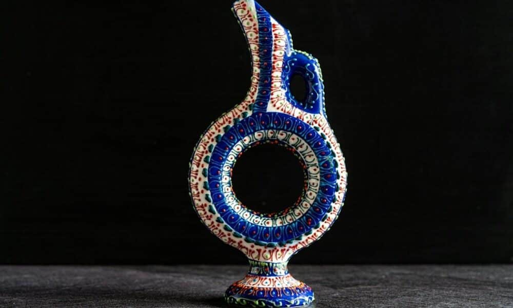 Vaso hitita de 4 mil anos guarda sementes raras na Turquia