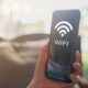 Wi-Fi ligado - Suwaree Tangbovornpichet/istockphoto