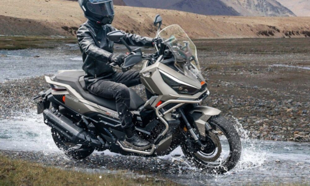Zontes inicia vendas da scooter aventureira 368G no Brasil