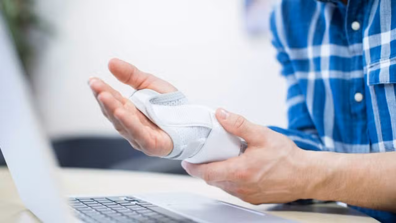Acidente de trabalho, auxílio doença - Daisy-Daisy/ istockphoto.com