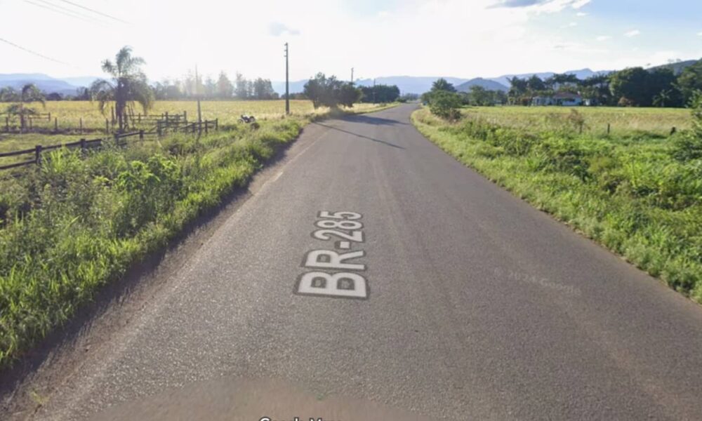 Colisão na SC-285 em Turvo deixa dois mortos e carro em chamas