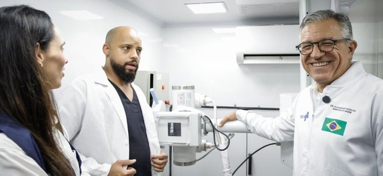 carreta da saúde com cardiologistas