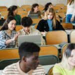 Alunos, estudantes - DisobeyArt / shutterstock.com
