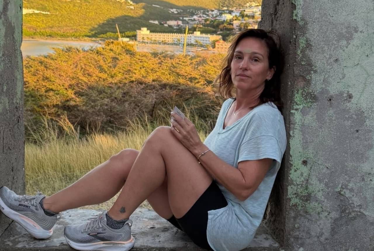Amy Jo Johnson sobrevive a acidente de jato em Las Vegas