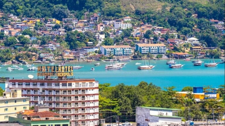 Angra dos Reis - Arkadij Schell / Shutterstock.com