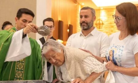 Aos 101 anos, idosa é batizada na Igreja Católica em Presidente Prudente (SP) - Adriano Sato/Pascom da Paróquia Maristela