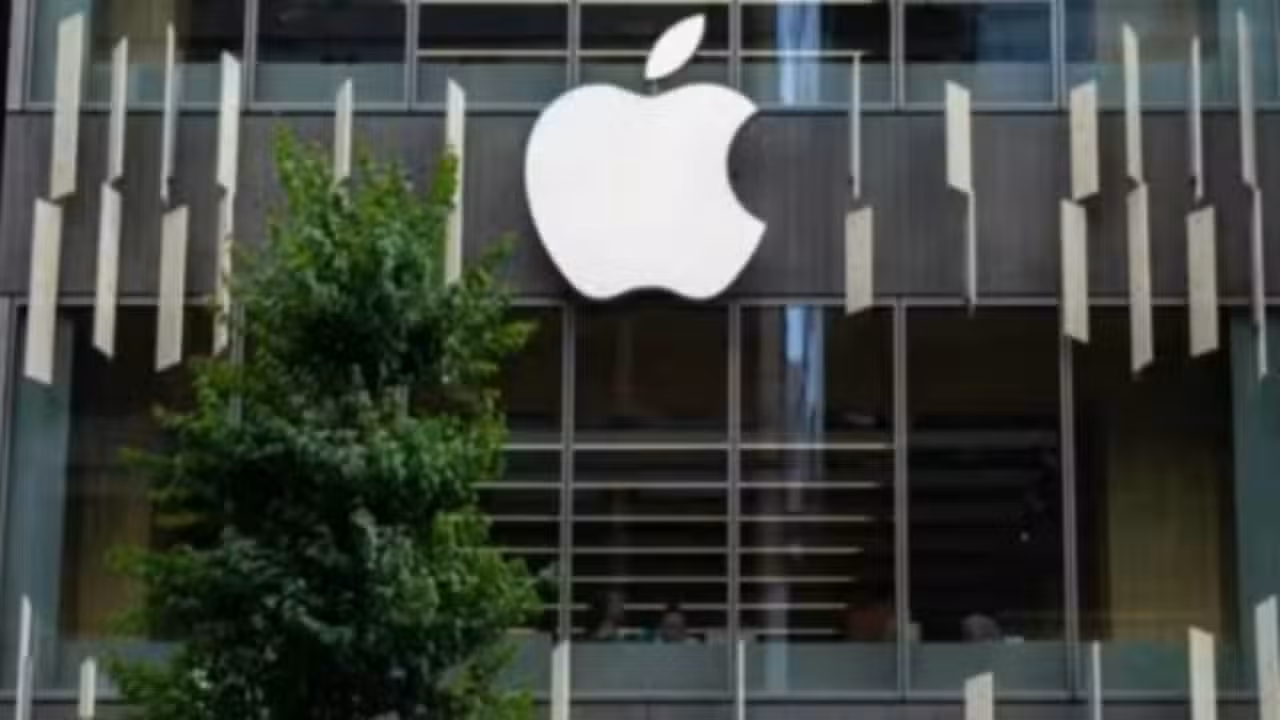 Apple Store 1 - winhorse/ istockphoto.com