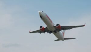 avião - Aidil Akbar / Shutterstock.com