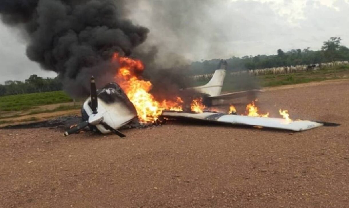 Avião interceptado pela FAB e incendiado em Mato Grosso - Divulgação/FAB