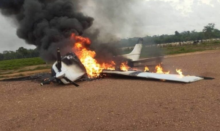 Avião interceptado pela FAB e incendiado em Mato Grosso - Divulgação/FAB
