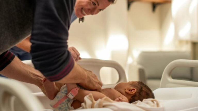 Bebê Maternidade - Rawpixel.com - shutterstock.com