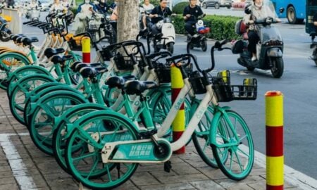 Bicicleta eletrica - Alexandra Lande - shutterstock.com
