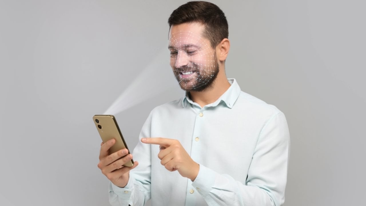 Biometria facial - New Africa/shutterstock.com
