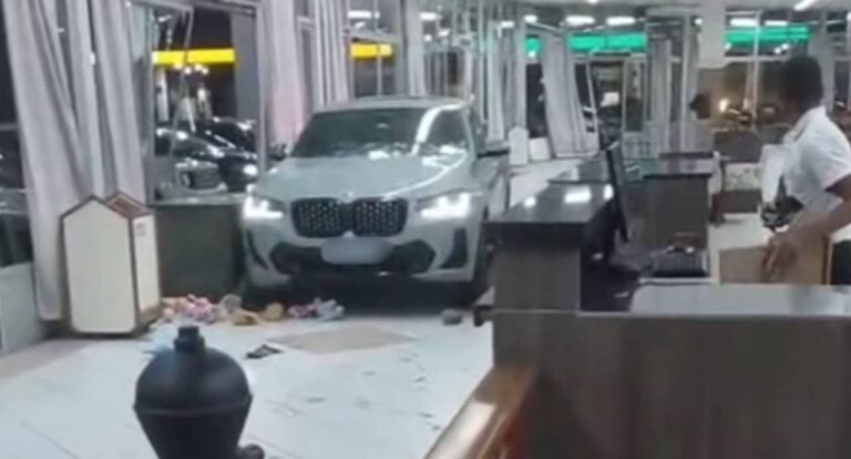 BMW invade restaurante - Divulgação/Danimeller.com