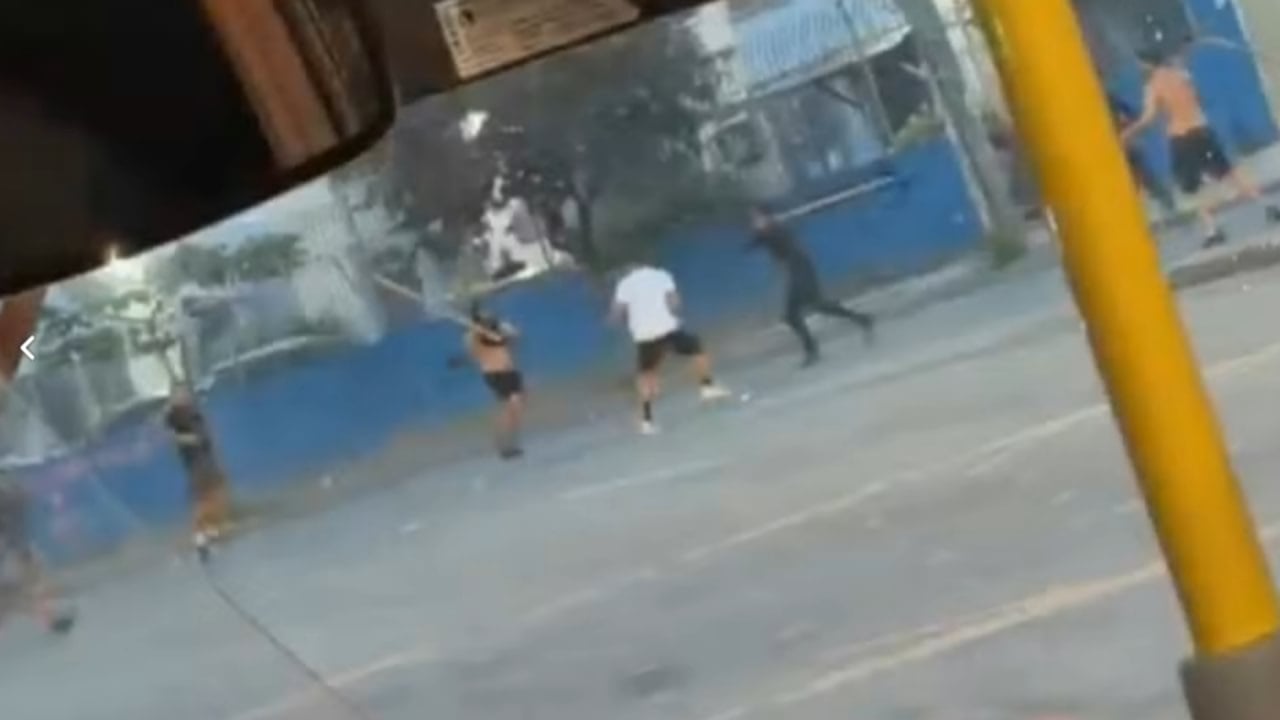 Briga de torcidas organizadas de Flamengo e Vasco em Jacarepaguá - Reprodução