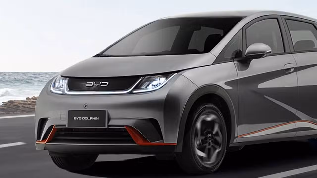 BYD Dolphin híbrido terá motor flex e produção na Bahia em 2027