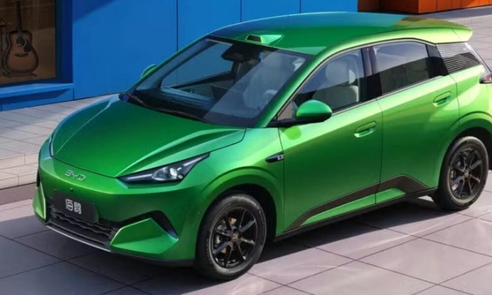 Novo BYD Dolphin Mini ganha motor de 95 kW e carrega em 5 min
