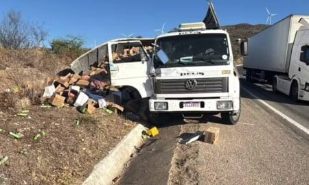 BR-423 em Garanhuns tem morte de motorista e passageiro ferido após salto de caminhão em movimento