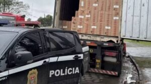 Carga de cigarros contrabandeados foi apreendida pela Polícia Civil em Cubatão - Matheus Croce/TV Tribuna