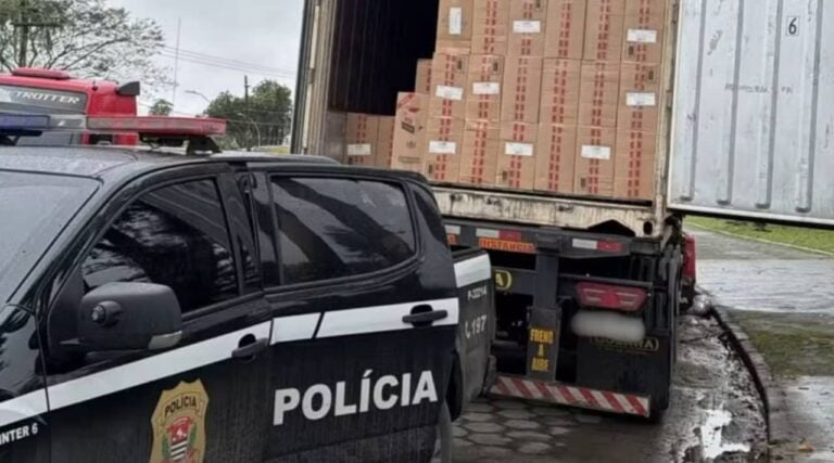 Carga de cigarros contrabandeados foi apreendida pela Polícia Civil em Cubatão - Matheus Croce/TV Tribuna