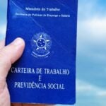 Carteira de trabalho - gustavomellossa/ istockphoto.com