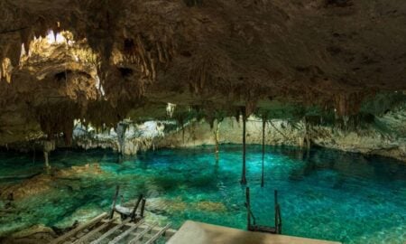 Caverna com água - Wirestock Creators / shutterstock.com
