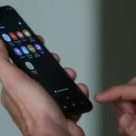Celular e aplicativo - Tânia Rêgo/Agência Brasil