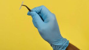 Chip implantes hormonais - Celso Pupo - shutterstock.com