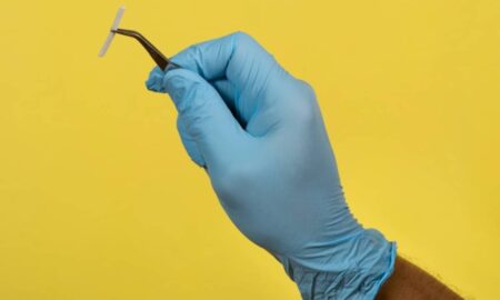 Chip implantes hormonais - Celso Pupo - shutterstock.com