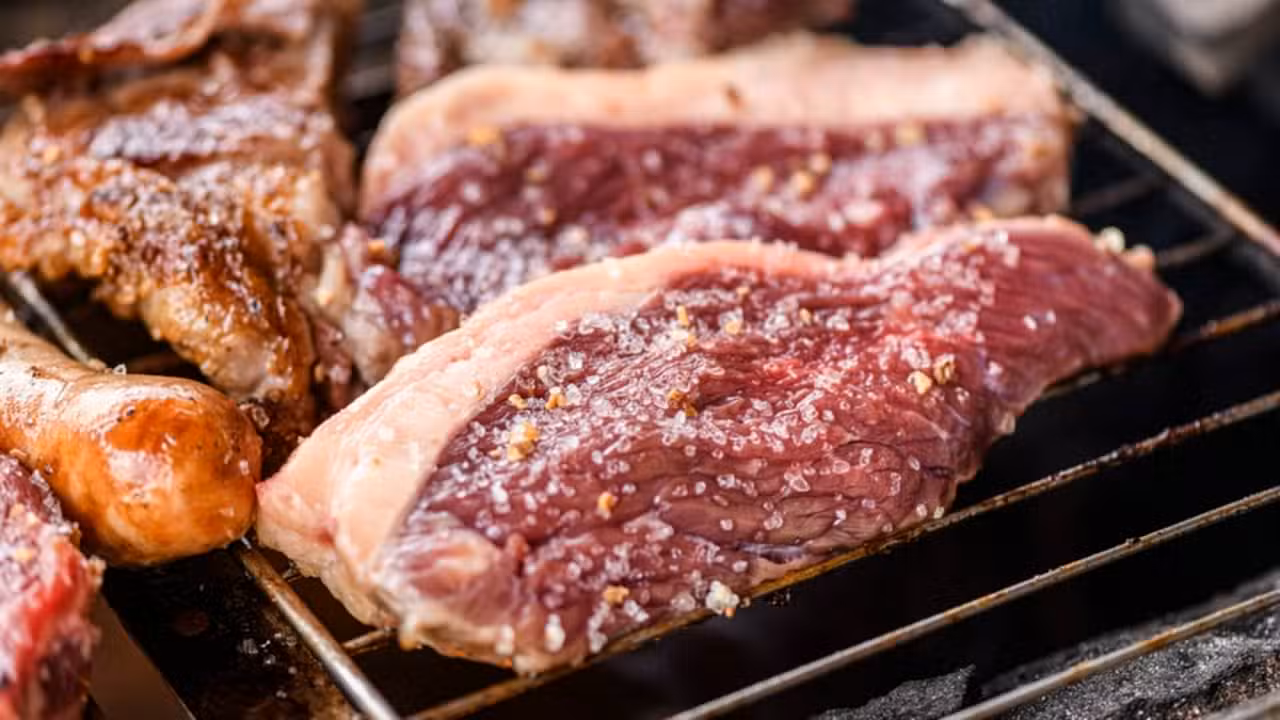 Churrasco, carne - cacio murilo de vasconcelos/ istockphoto.com