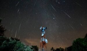 Chuva de meteoros - Walaiporn Sangkeaw/ istockphoto.com