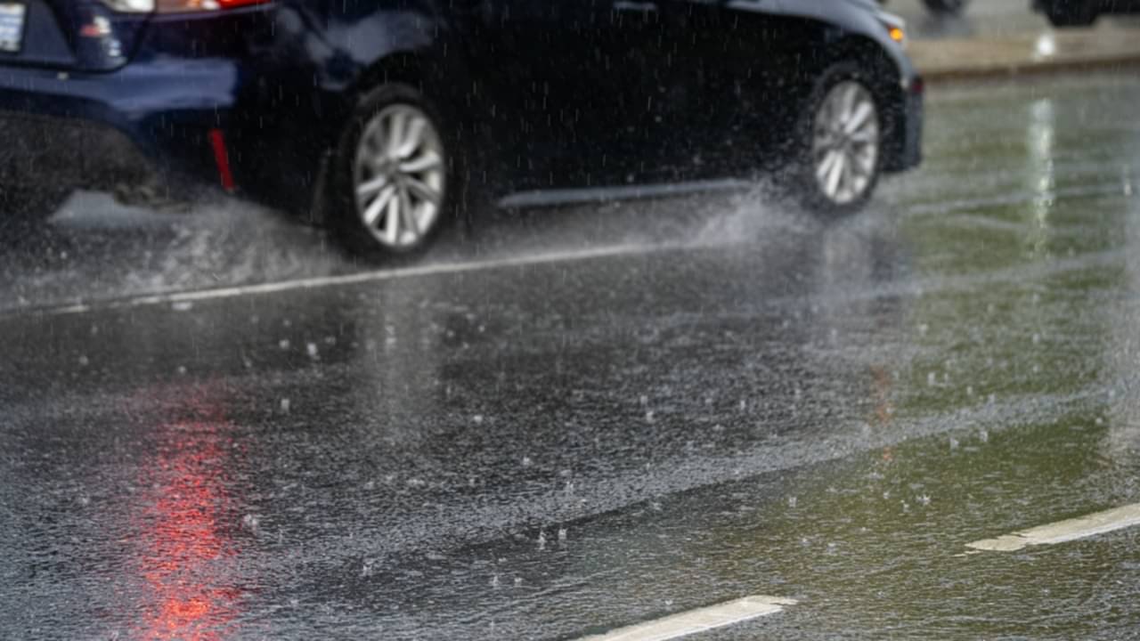 Chuva, estrada - Erman Gunes/ shutterstock.com