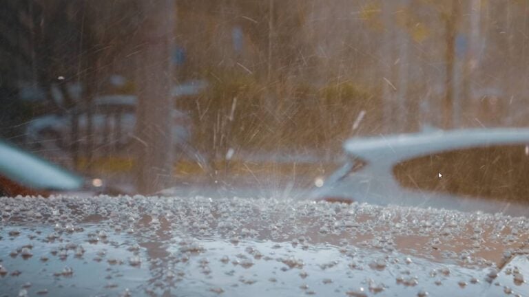 Chuva, granizo - RecCameraStock / shutterstock.com