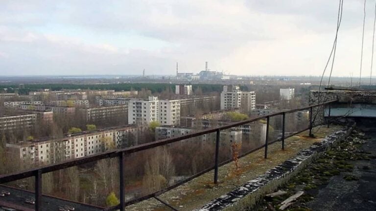 Cidade de Pripyat, com as instalações de Chernobyl - Divulgação/Wikimedia Commons