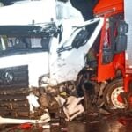 Colisão frontal na BR-470 deixa dois motoristas feridos em SC - Reprodução Bombeiros